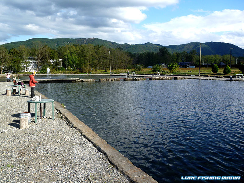 安曇野が育む大自然の中に、ぽつんとあります