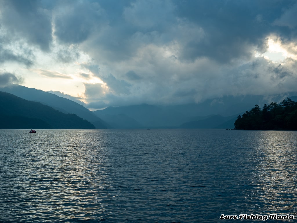 ストップフィッシング間際の中禅寺湖